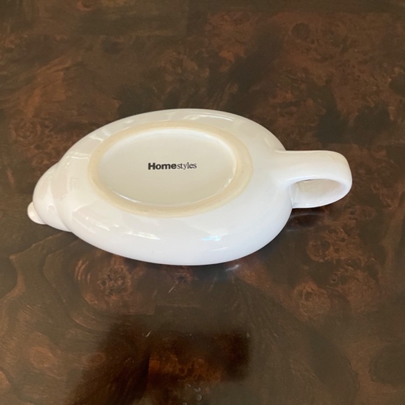 White modern minimalist gravy boat - Picture 2 of 3